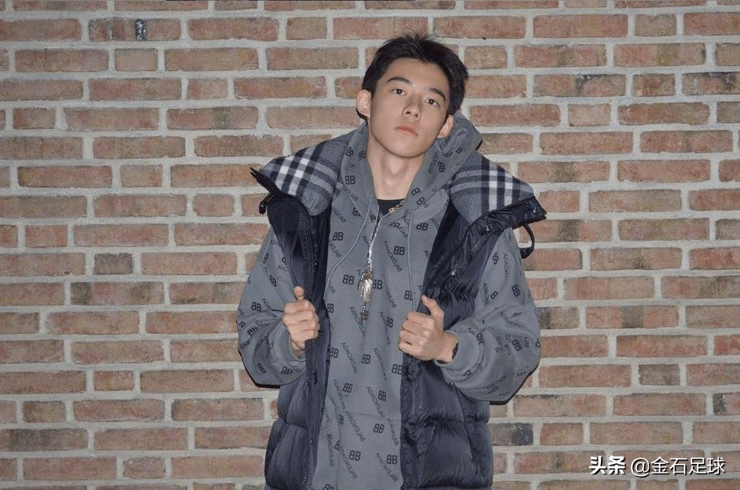 中国足球运动员十大排名,中国十大顶尖足球明星