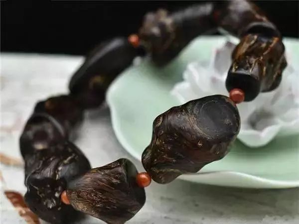 真正的沉香手串到底多少钱,几百元沉香手串是真的吗