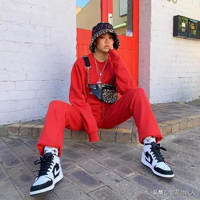 只会卖弄性感？实际上女sneaker的拍照姿势，那叫一个野