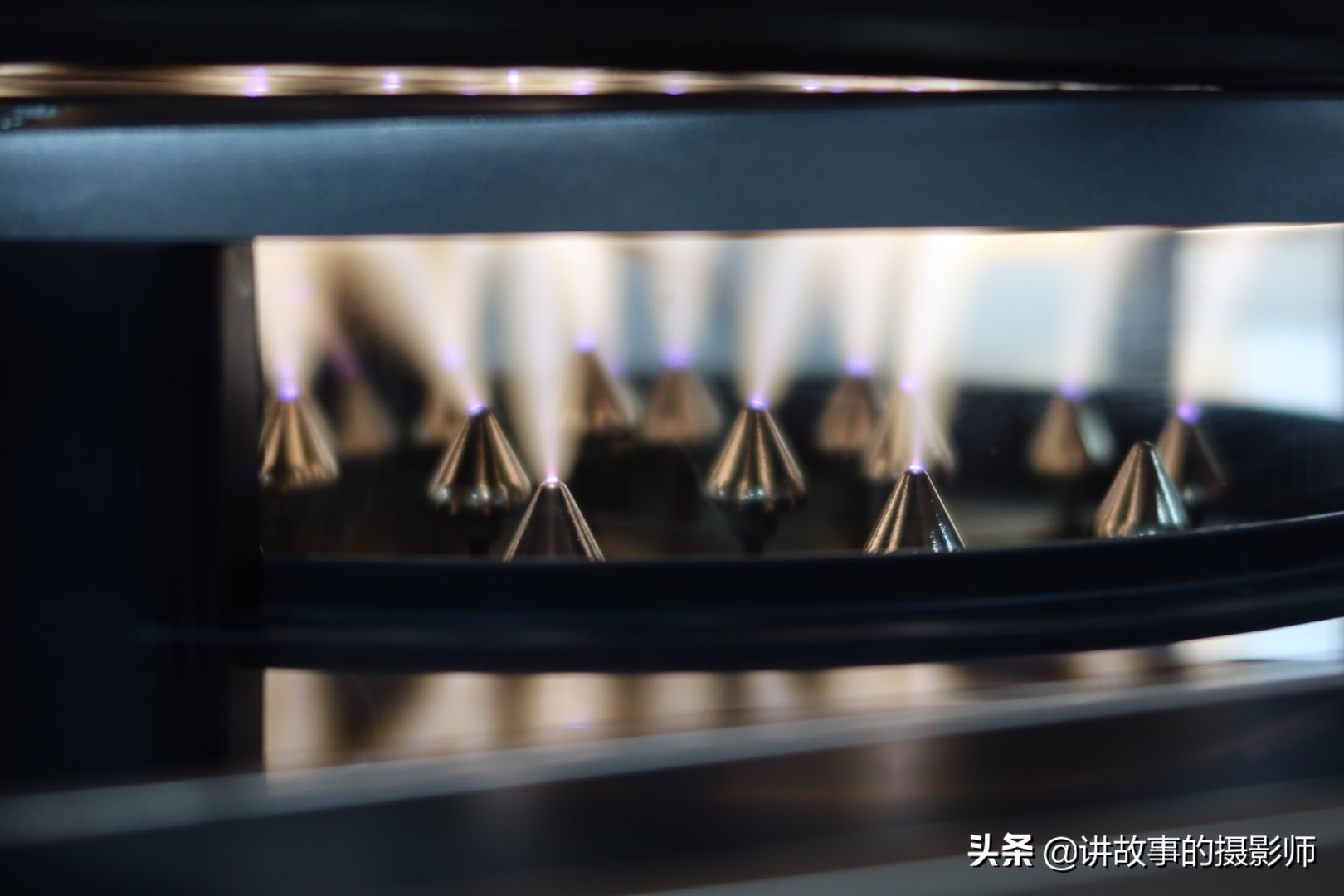 电炉明火炒菜，*裤内**点亮灯泡，魔术还是高科技？