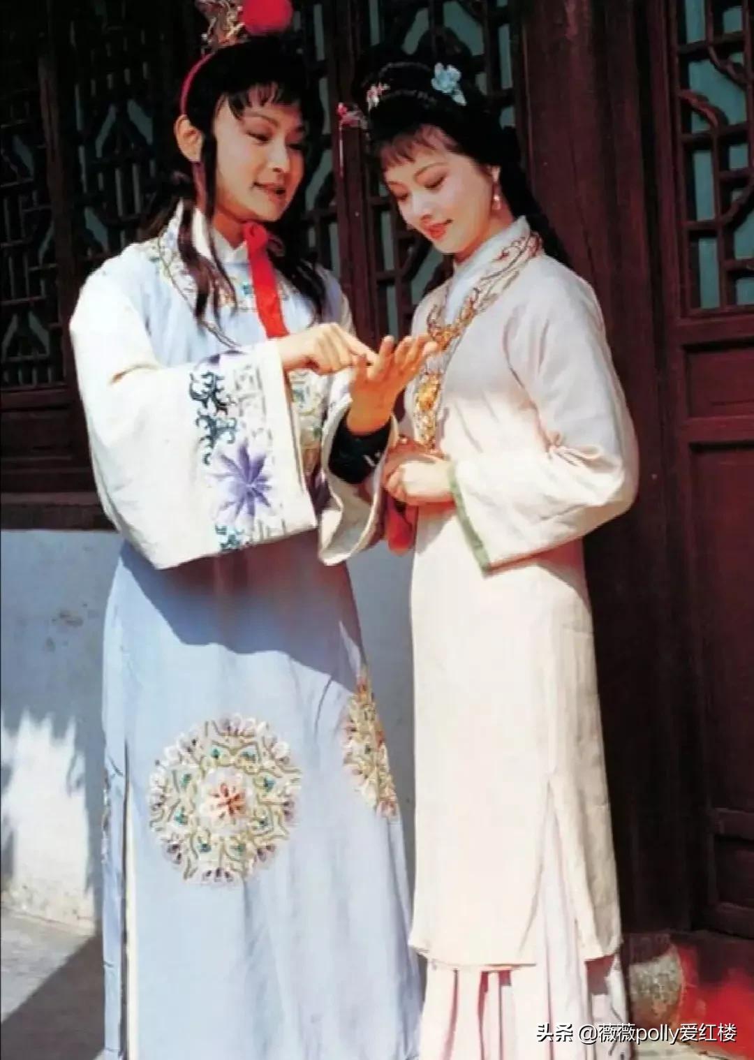 王夫人为什么让薛宝钗管理大观园,王夫人提拔袭人