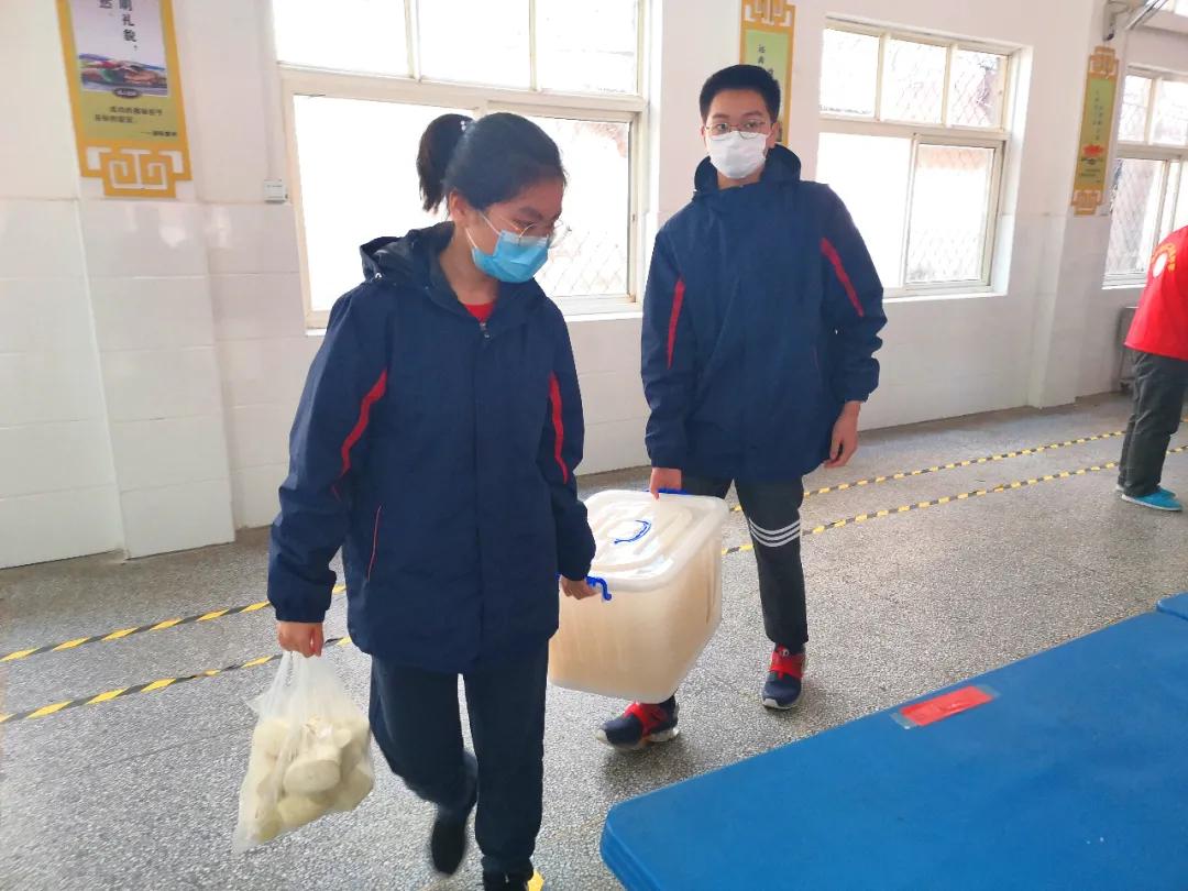 各学校开学第一天的报到情况,开学第一天的视频幼儿