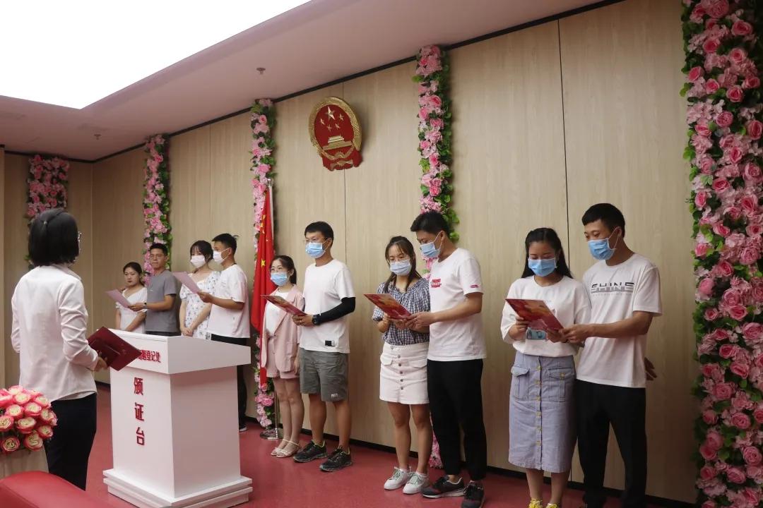 七夕：盐湖区政务服务中心登记结婚199对