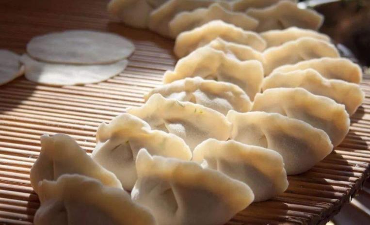 财源滚滚迎财神进家里,财源滚滚来正月初五接财神