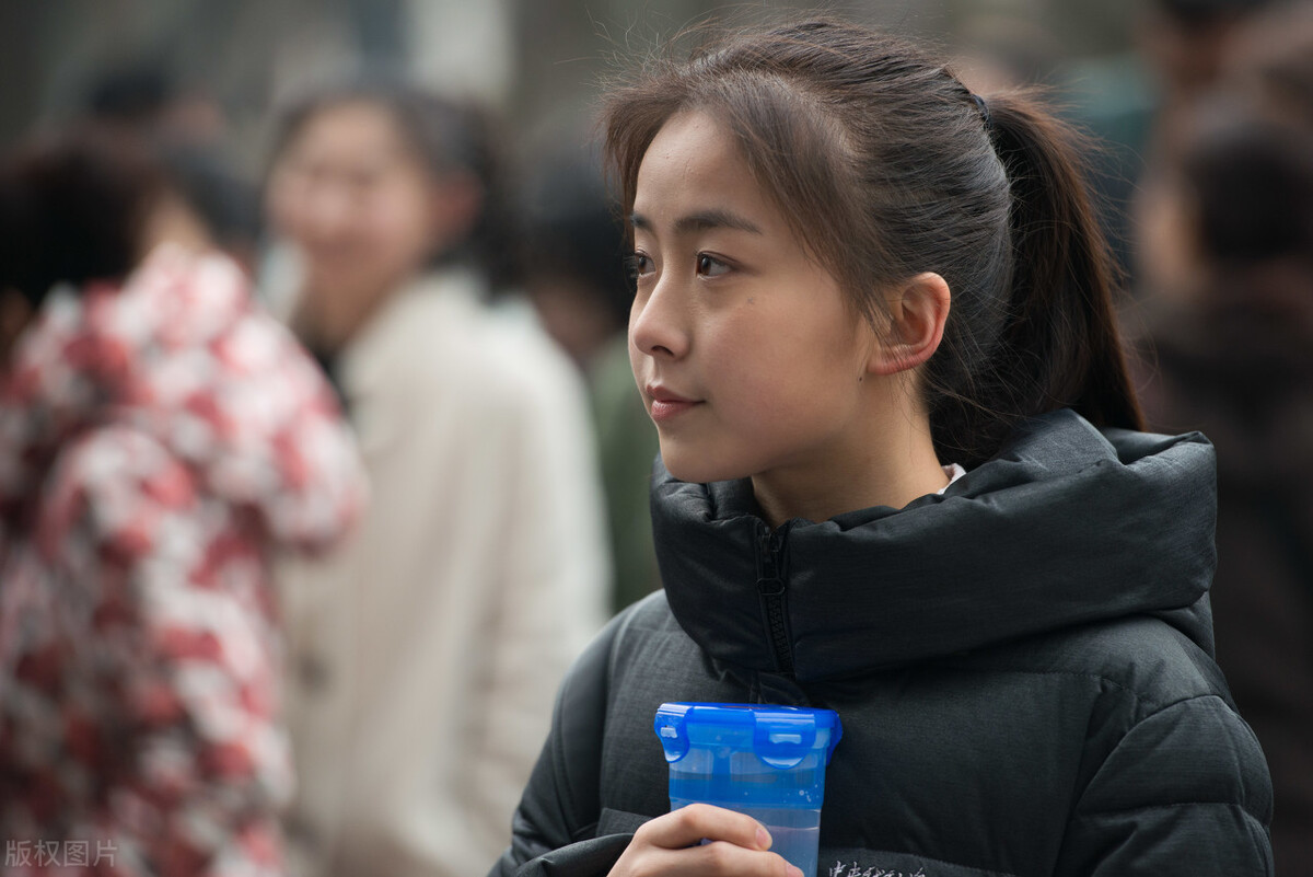 领诵员冯琳,让中国传媒大学彻底火了!2021高考录取分要多少?