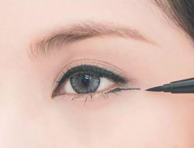 单眼皮半眼线怎么画显大又干净,单眼皮眼睛眼线怎么画简单又好看