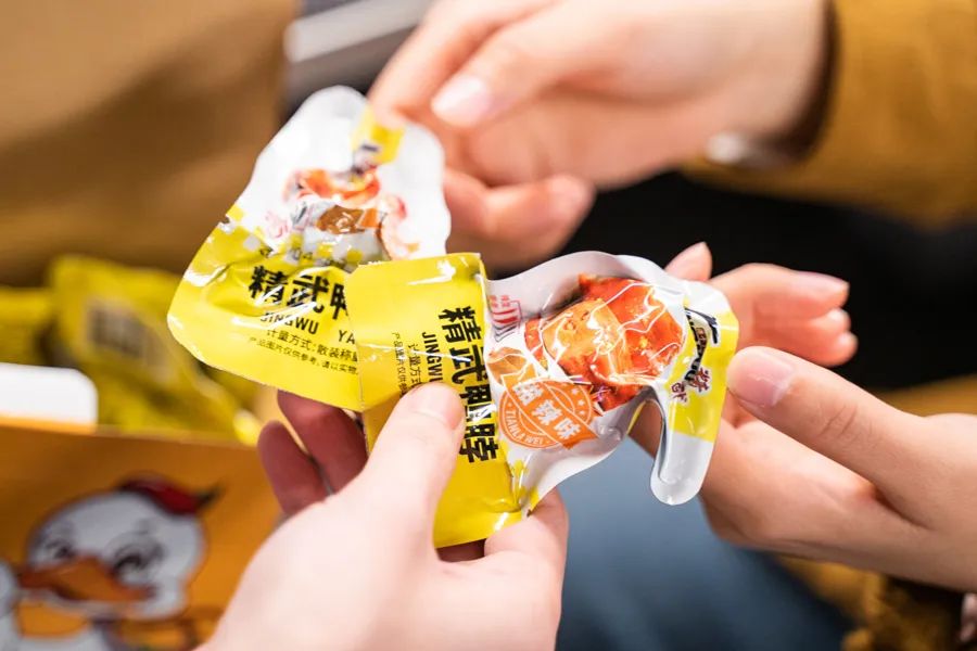 被薇娅直播间榨干零食预算后,写出了这篇测评报告(上)