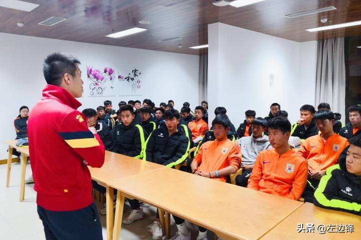 为什么中超球员薪水那么高,现在中超球员工资有规定吗