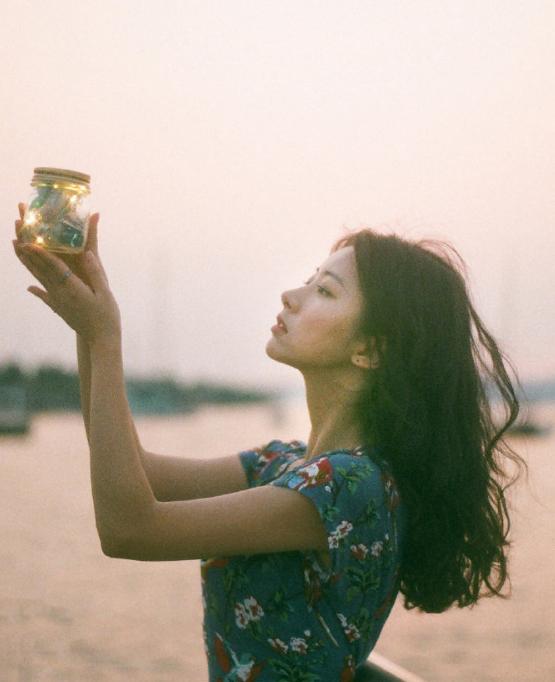 INS上活捉一名氧气少女，脸蛋精致衣品也是一级棒，看一眼就心动