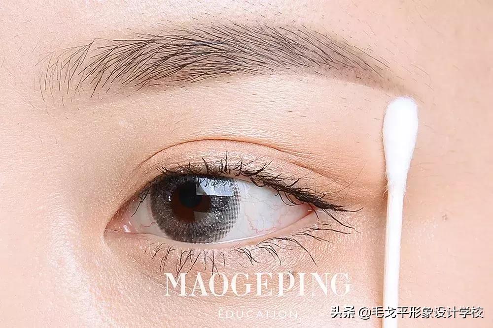 圆脸妹子怎么化妆才显脸小呢,圆脸女生怎样化妆才能显得好看