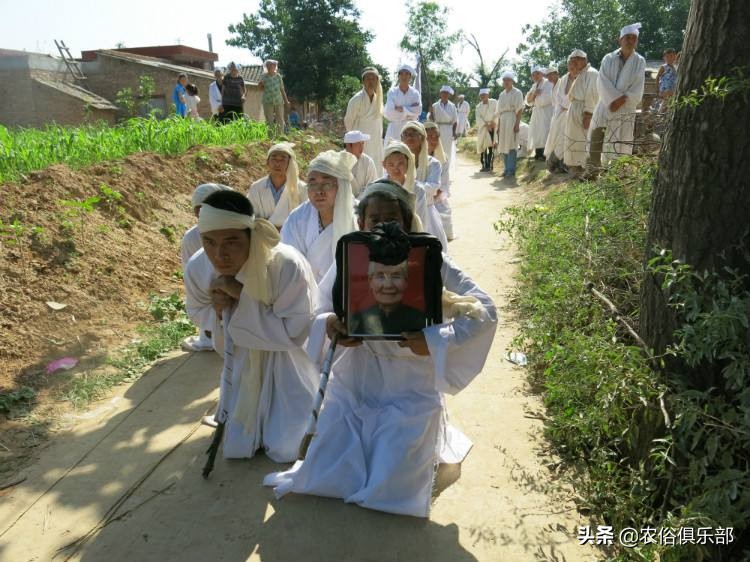 送葬的十大规矩,送葬原路返回去什么意思