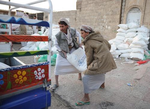 为了阻止沙特进攻，胡塞武装拦截国际运粮车队，拒绝救济平民？