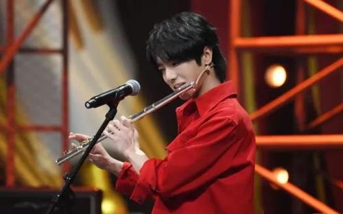 吴彤为啥选宋亚轩去王牌,宋亚轩被华晨宇粉丝撞了