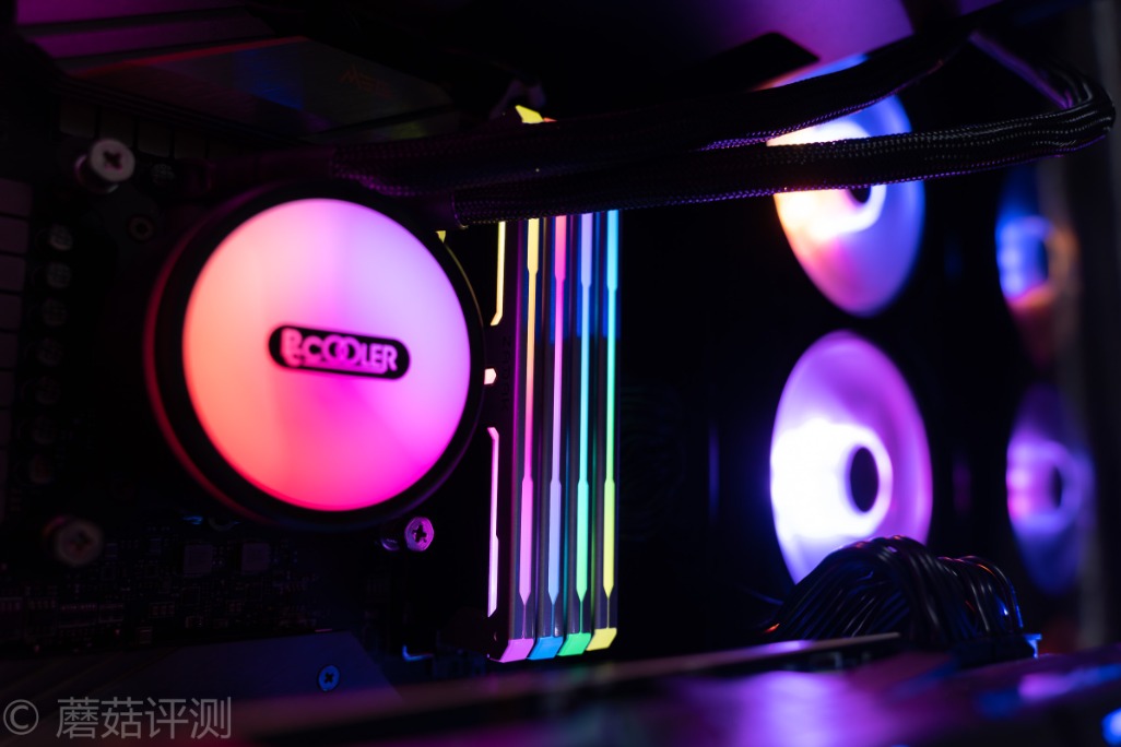 颜值和性能都很能打、扎达克SPARK台式机内存条评测