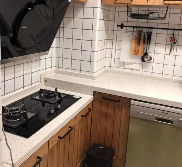 越来越多人不装吊柜了,越来越多厨房不装插座了