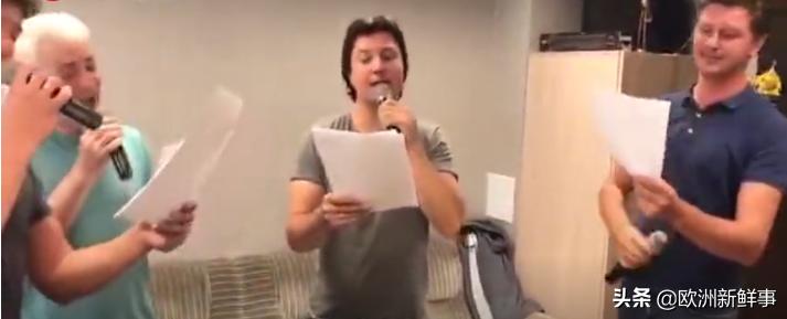 老外听我和我的祖国反应视频,老外音乐会全场齐唱我和我的祖国