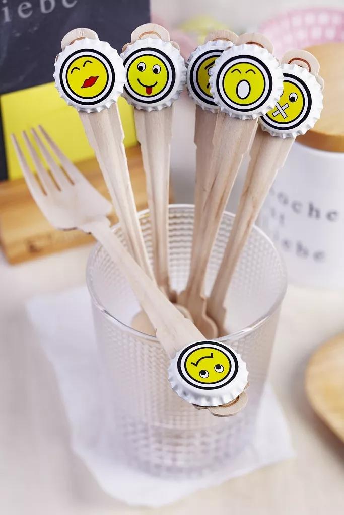 用啤酒的瓶盖怎么做成玩具,六个瓶盖可以做什么手工玩具