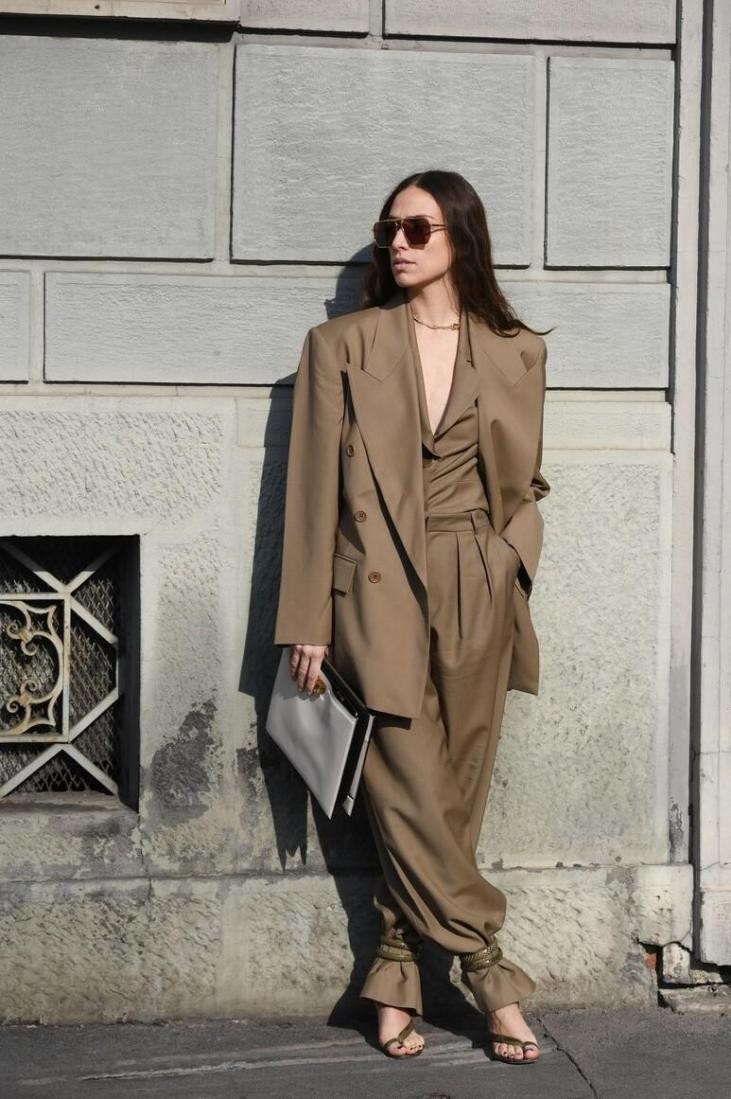 阔腿裤高跟鞋喇叭裤,阔腿裤穿高跟鞋好看吗