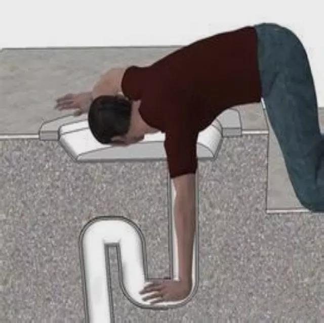 厕所拉屎被人把手机抢走了!你会怎么做?