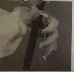 右手运弓和左手按弦二胡深度讲解,二胡左手手型和按弦方法图解教学