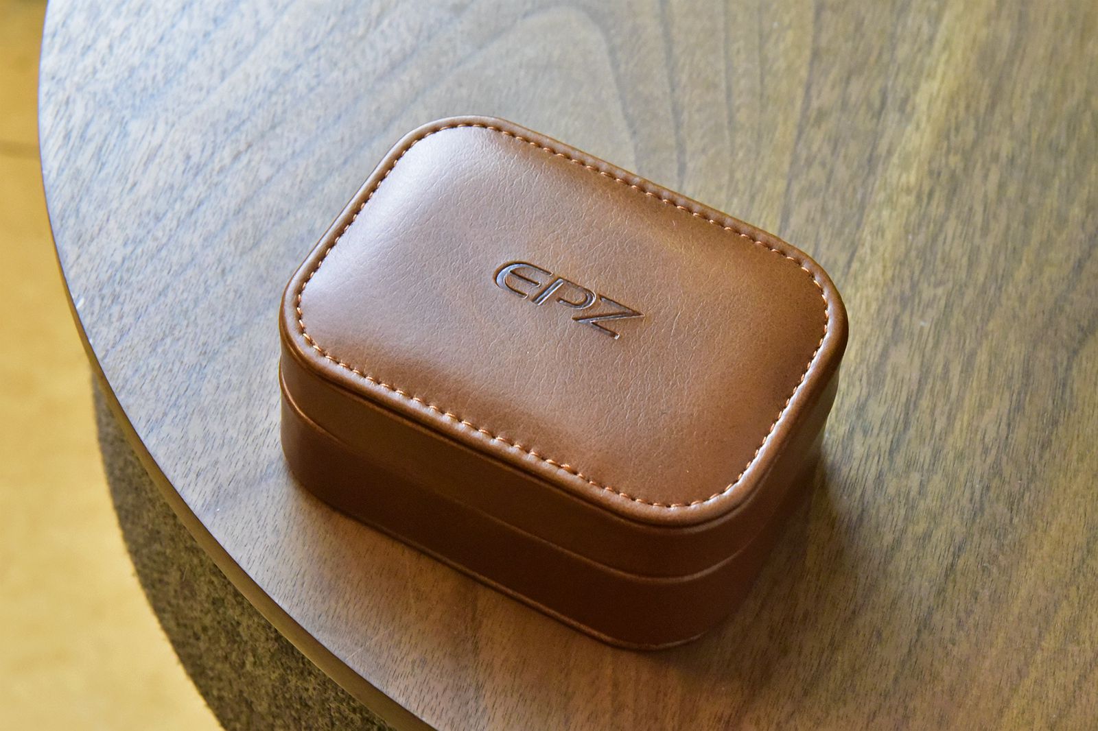 见识见识国产耳机诚意，5动铁声扬顶着堆料骂名平衡行业旗舰高价