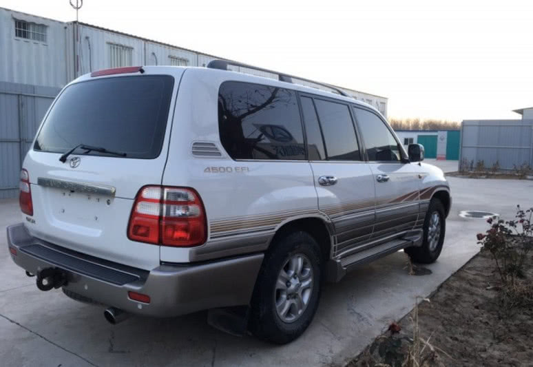 瘦死的骆驼比马大换句话说,陆巡4500柴油版二手11年