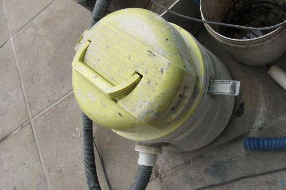 小狗吸尘器t11真实测评,小狗吸尘器t10清理垃圾