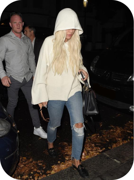 今年流行的新款卫衣怎么穿,复古西装里穿什么卫衣