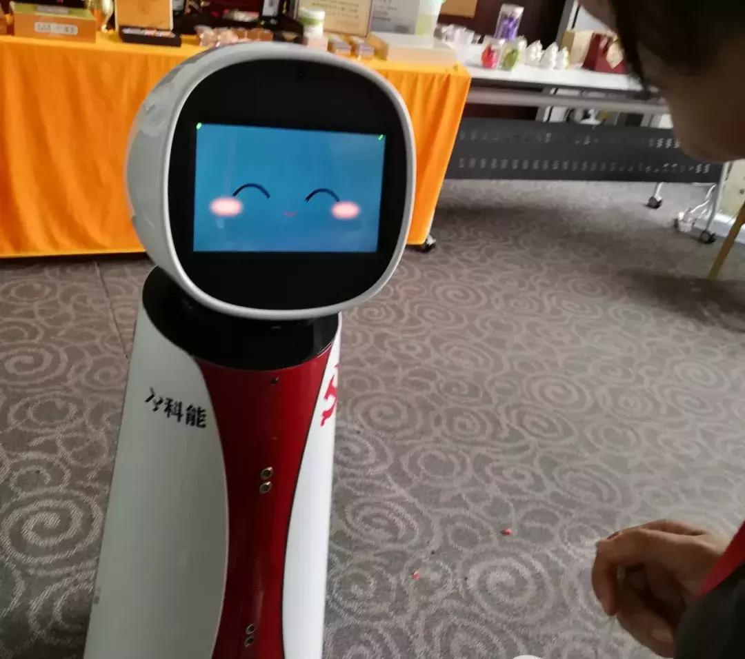 智能机器人小艾是真人说话吗,智能机器人小艾视频
