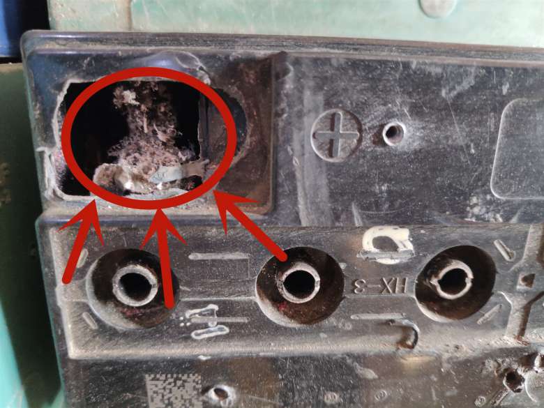 汽车电瓶断格修复步骤,电瓶坏了一个格怎么修复