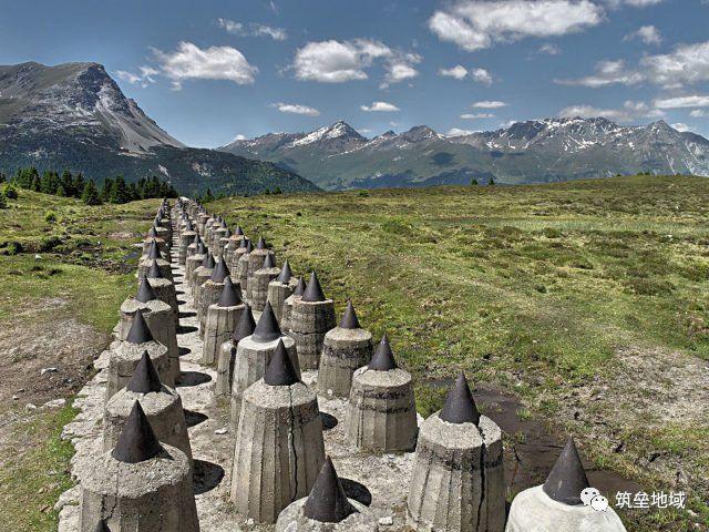 二战海滩上的防御工事,诺曼底海滩上的铁架子是什么