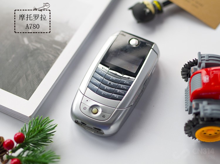 摩托罗拉razr1代2代区别,摩托罗拉razr5g