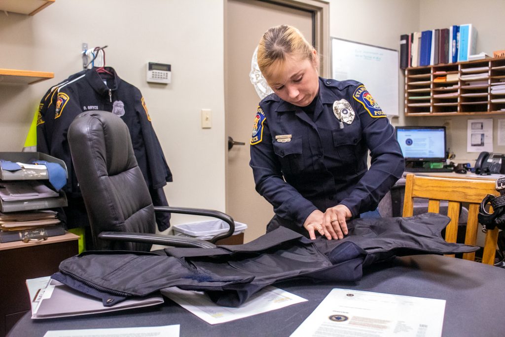 防弹衣是靠什么防弹的,防弹衣是如何防弹的