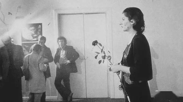 对别人的苦难无动于衷,对别人的痛苦保持尊重