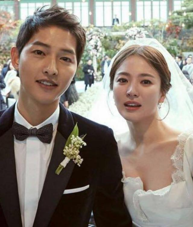 宋慧乔在韩国的森林别墅，连屋顶都种满了植物，仿佛住在深山野林