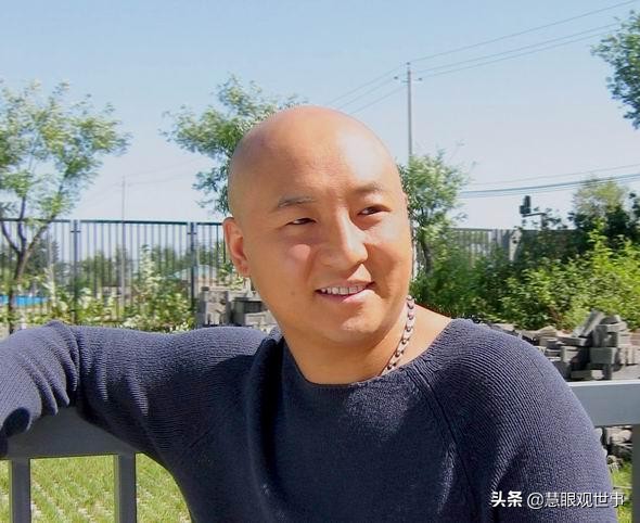 《侯海洋基层风云》中满嘴川东歇后语的“青皮”赵波