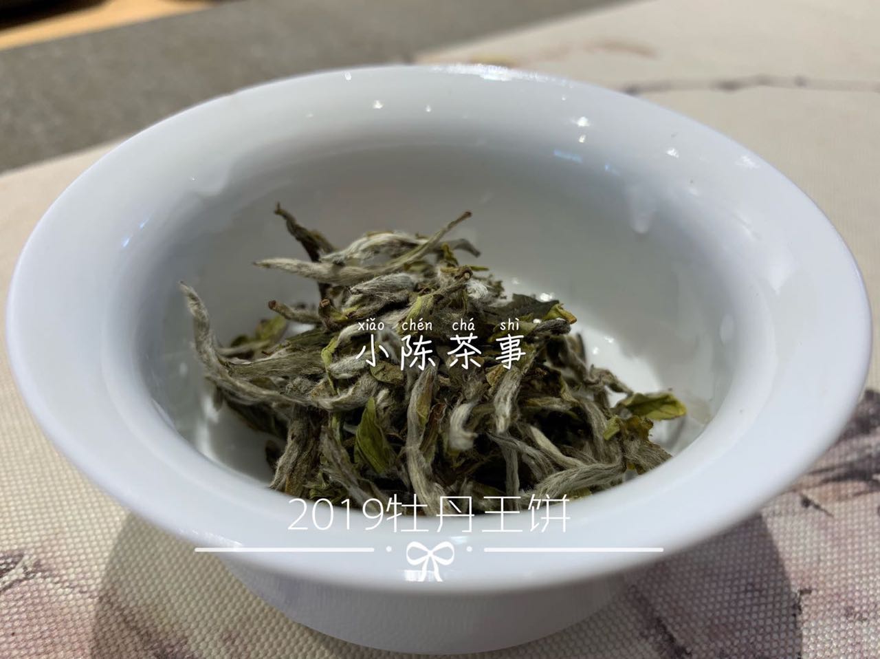 白茶饼茶好存还是散茶好存,白茶饼不如散白茶品质好吗