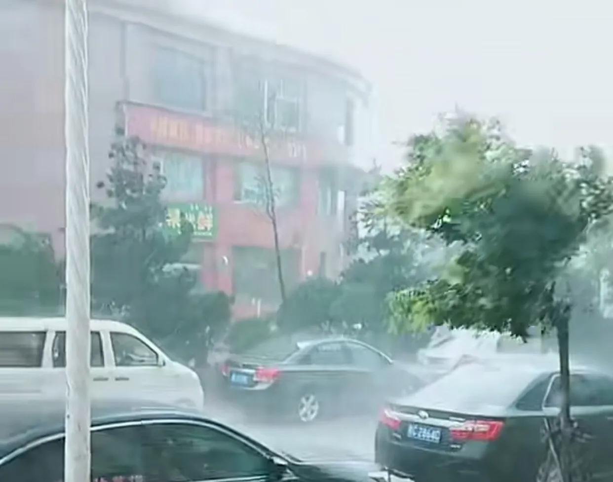 极端天气安全防范十条规定,关注天气预警落实好安全防护措施