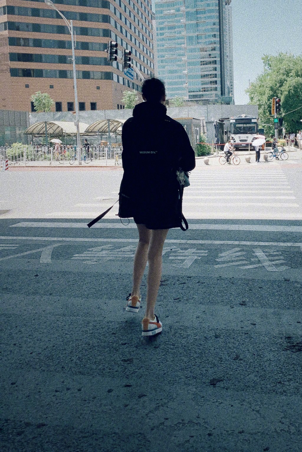 刘雯高级感身材,刘雯长腿大气时尚