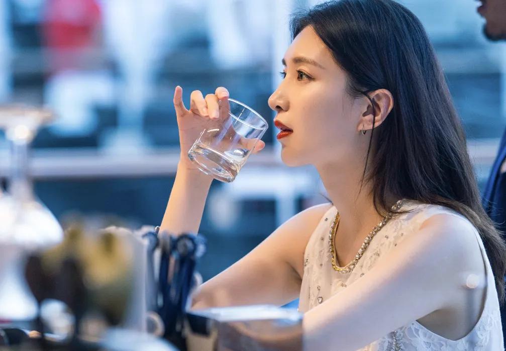 北京：月入25000的80后，被90后“精致穷”用LV羞辱了