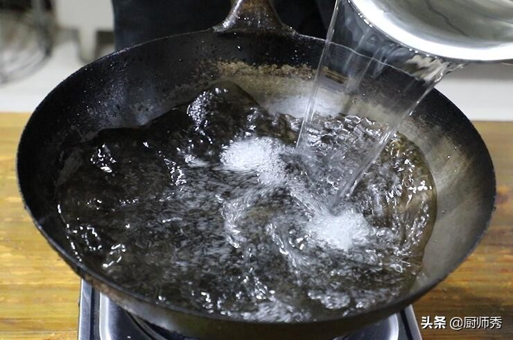 大厨做汆牛肉丸子怎么调馅,汆牛肉丸子的做法厨师