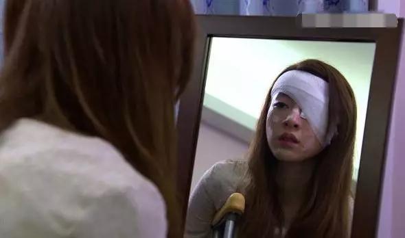 童颜针、裹胸布一代童星成了长不大的圈钱机器,她比房似锦惨多了