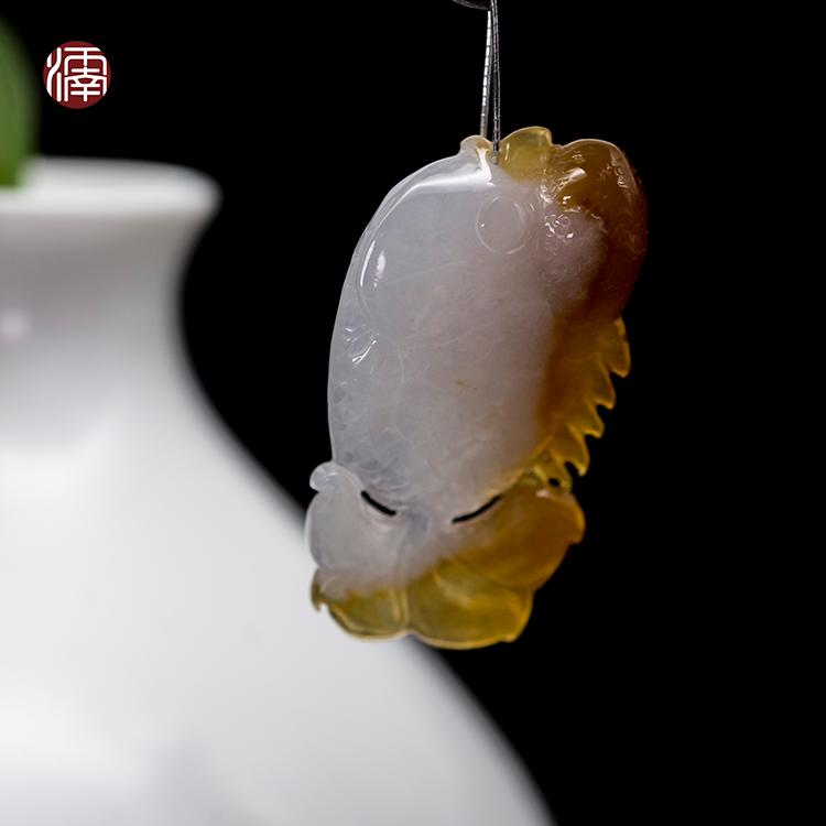 翡翠巧雕镂空,翡翠边角料巧雕图案