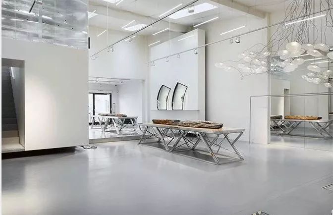 从濒临倒闭到年营收25万,从濒临倒闭到市值266亿