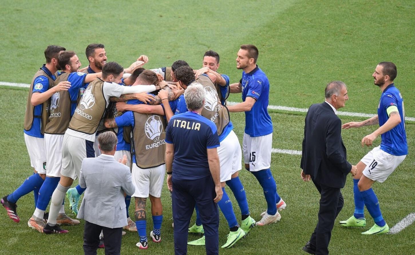 1400万!真蓝黑敲定中场未来核心,荷甲队长空降亚平宁半岛