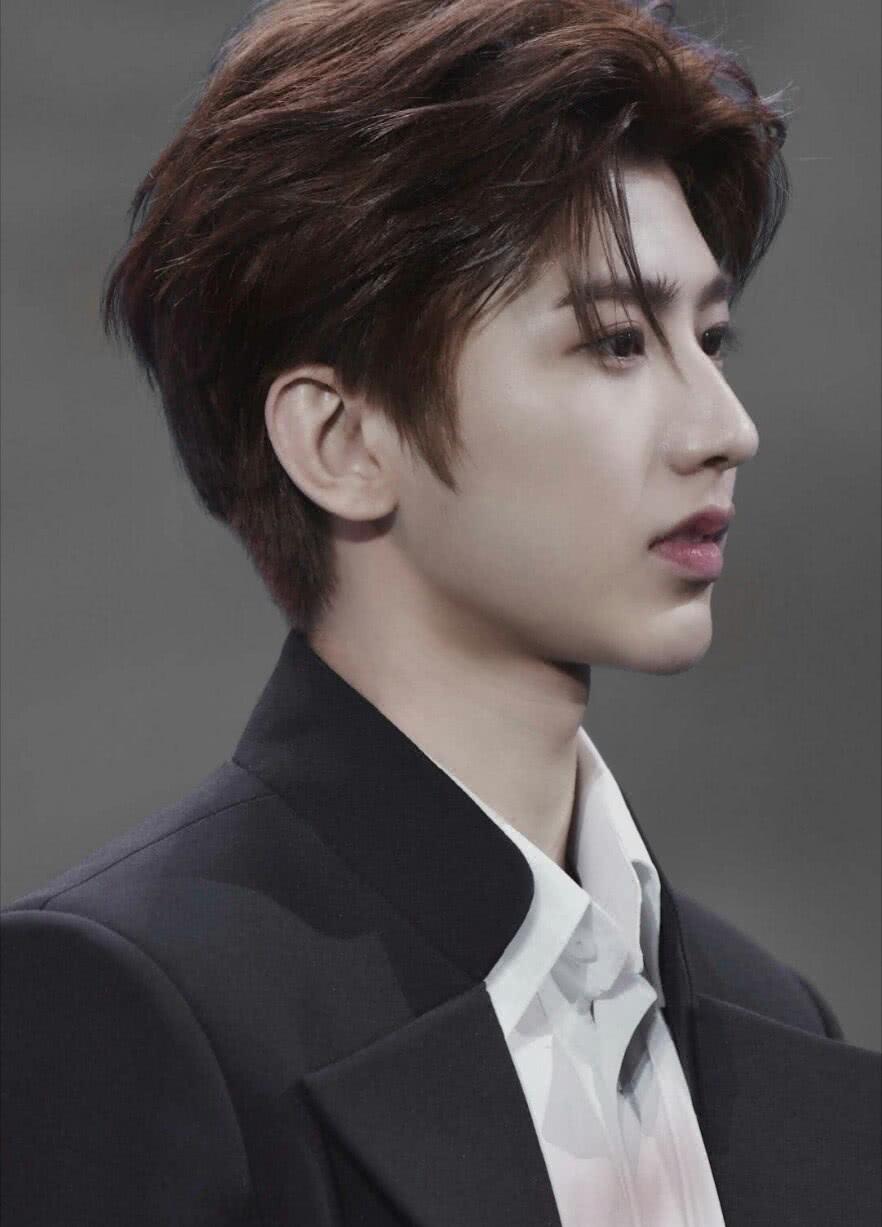 不分年龄看帅哥,不论年龄高矮胖瘦