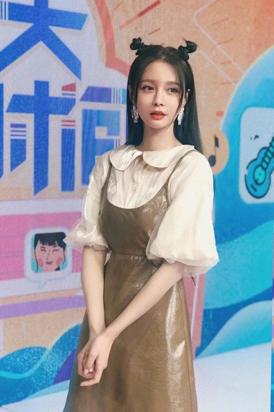 古力娜扎深v蓝色礼服和鞠婧祎,娜扎和鞠婧祎