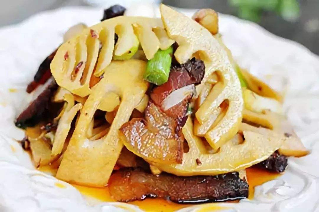 山上摘来的野竹笋要怎样煮才好吃,小春笋炒腊肉的家常做法视频