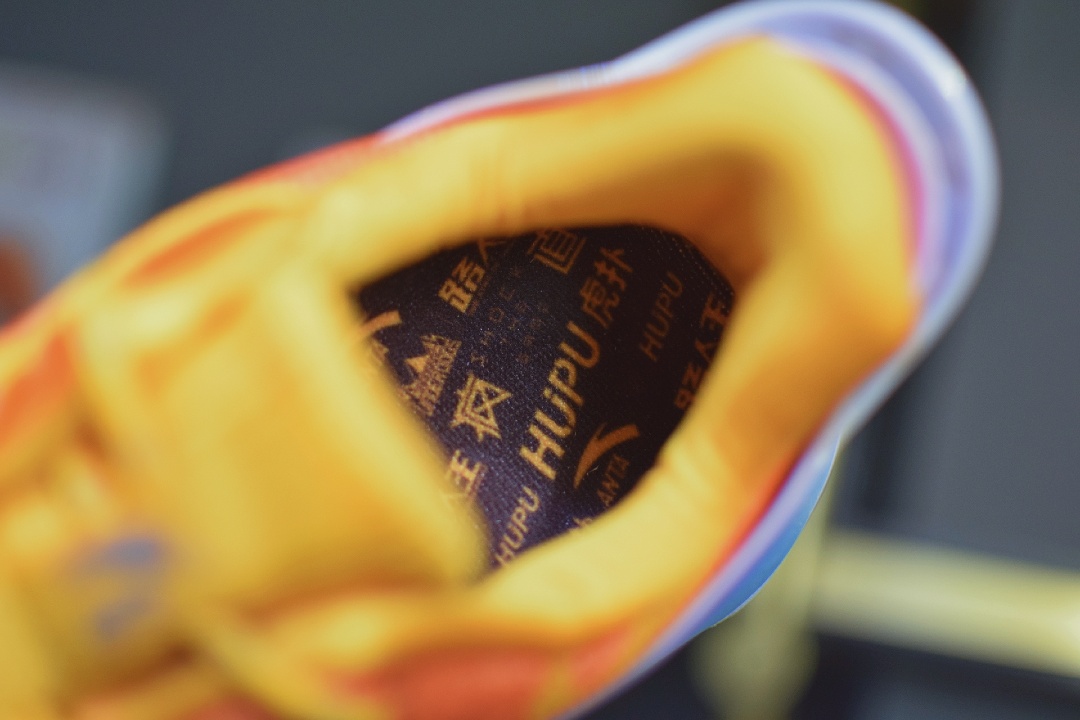 言足斋•开箱丨为什么一双“要疯”能勾起我的回忆？