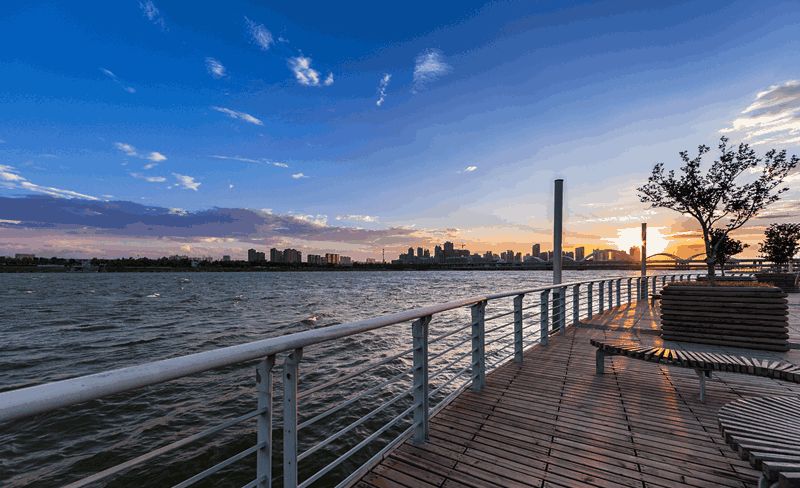 长沙梅溪湖与滨江新城,梅溪湖与滨江新城对比